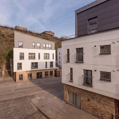 Joivy Cozy & Central 2 Bedroom Apt W Parking Edinburgh Exterior foto