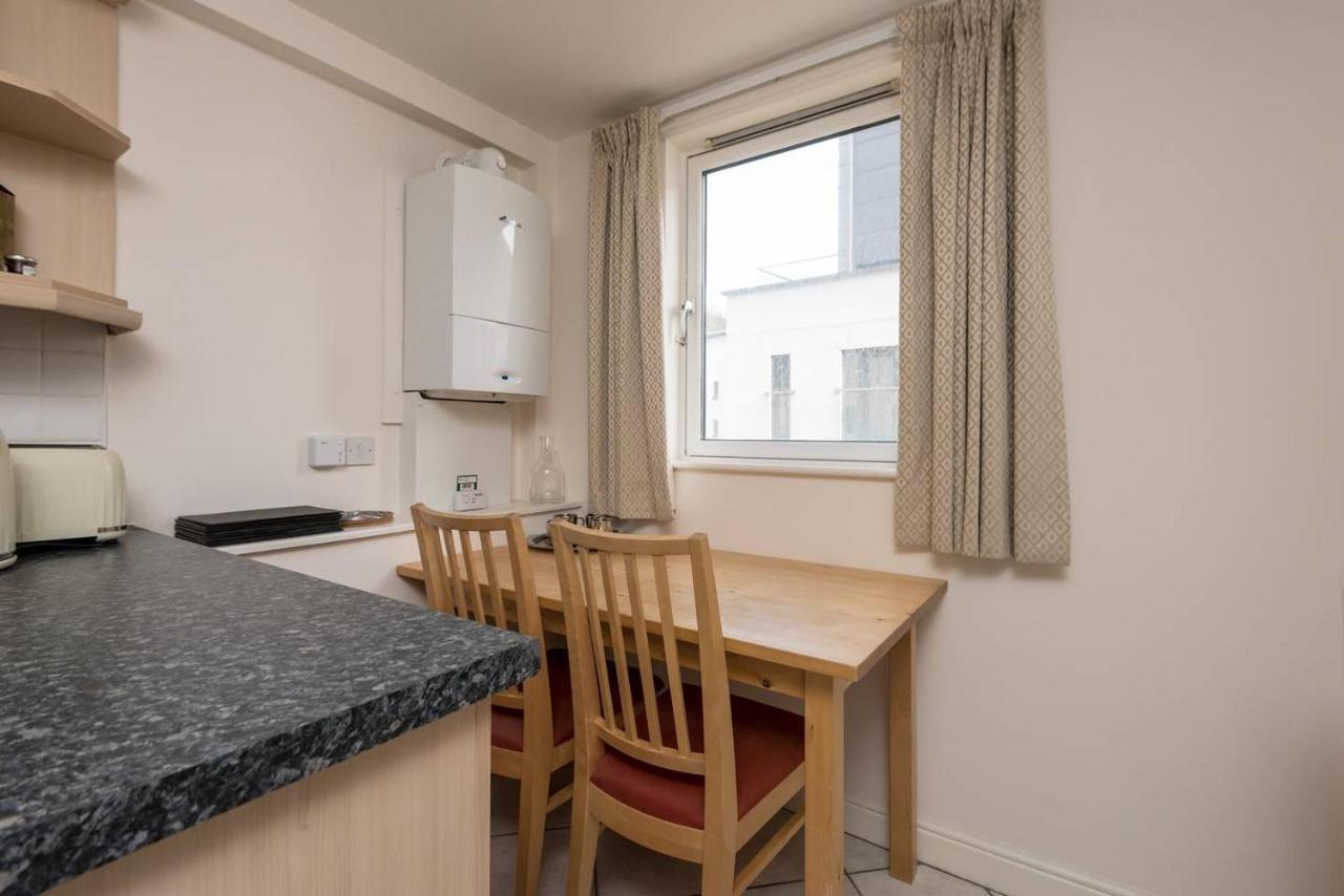 Joivy Cozy & Central 2 Bedroom Apt W Parking Edinburgh Exterior foto