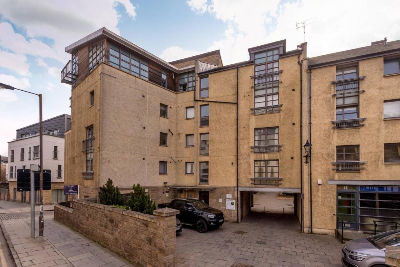 Joivy Cozy & Central 2 Bedroom Apt W Parking Edinburgh Exterior foto